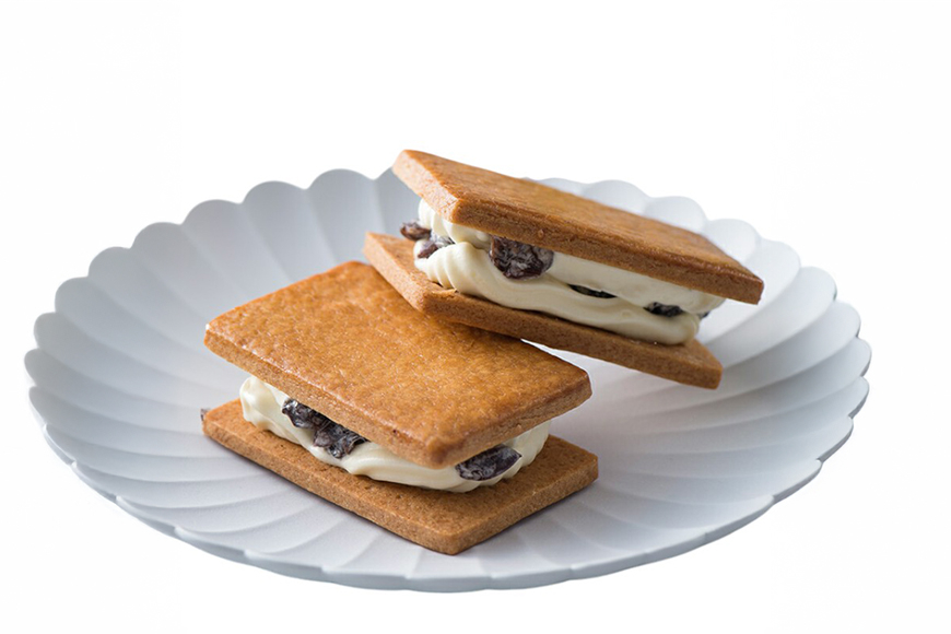 
            【期間限定発送】 バターサンド レーズンバターサンド こりすのふゆじたく 6個 [菓子工房COCOイズミヤ 山形県 高畠町 tk06ays920002] デラウェア 使用 菓子 おかし スイーツ 焼菓子 洋菓子 クッキー バター
          