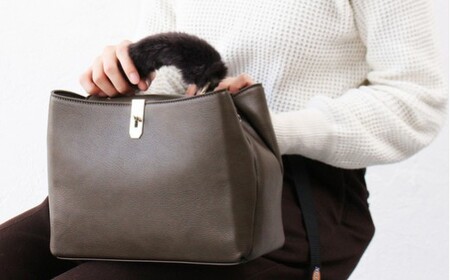 No.209-03 バッグの持ち手をオシャレにするファーハンドル2個セット（ベージュ・チャコールグレー）