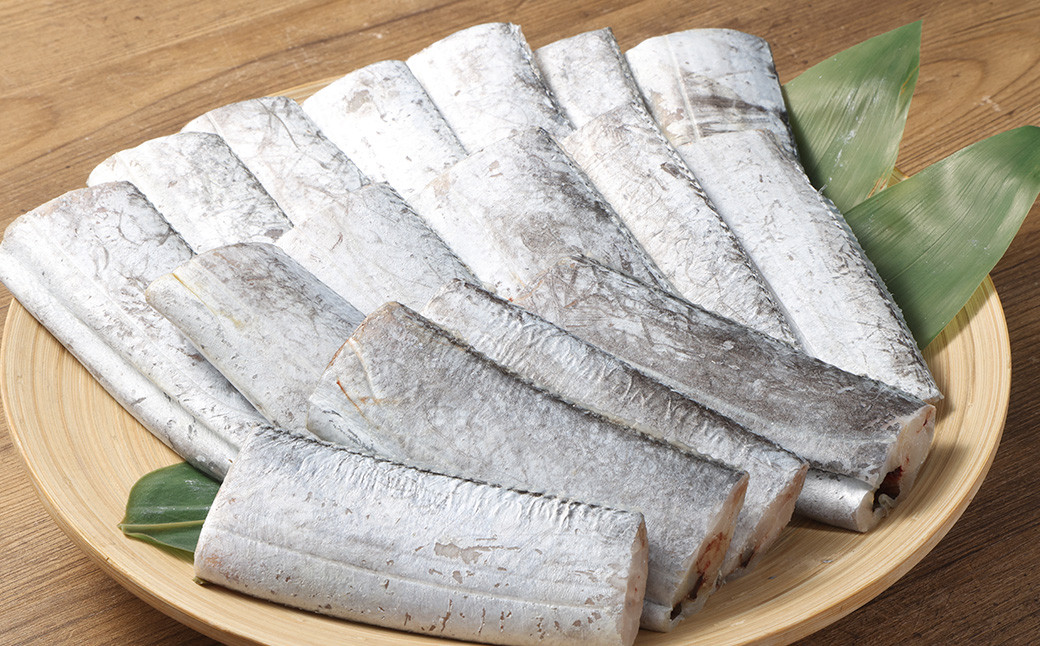 
            熊本県産太刀魚切り身 約1kg 天然 太刀魚 たちうお タチウオ 切り身 切身 煮付け 煮物 魚介 魚 冷凍 熊本県産
          