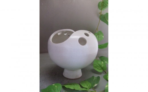 【信楽焼】白釉変形花入れ・花瓶・花器　　　nha-045