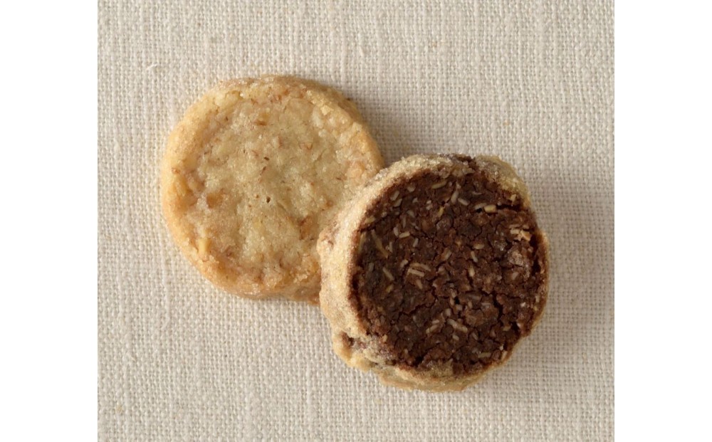 
            ナッツクッキーとガレットの詰め合わせ
          