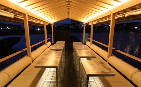 【繁忙日】ぎふ長良川の鵜飼高級観覧船（白月）10名貸切招待券 岐阜 観光 チケット 岐阜市/鵜飼高級観覧船事務所[ANBA012]