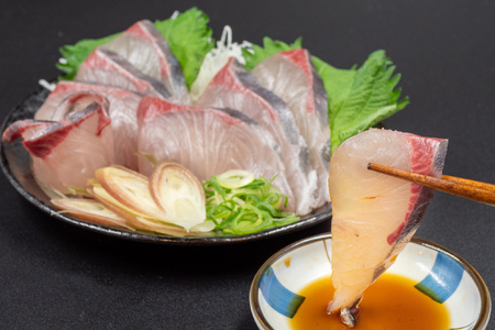 須崎勘八 600g | 勘八 須崎市産勘八 ブランド勘八 カンパチ ブランド 魚 鮮魚 海鮮 刺身 さしみ 焼き魚 料理 簡単調理 背 腹 下処理有 高知県 須崎市