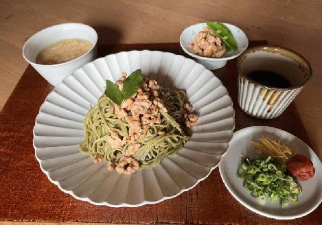 ラー麦使用！八女茶の茶そば