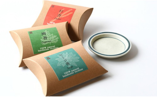 自然素材100％ お香セット コーンタイプ（杉・檜・セージ）各10個 & 有田焼台皿【ARITAYAKI-STORE】有田焼 お香 お香立て 香皿 セット リラックス 癒し 瞑想 天然原料 ハンドメイド A15-357