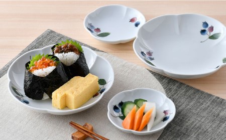 【波佐見焼】ブルーベリー 花型 プレート 大小 ペア セット 食器 皿 【松幸陶芸】 [HB48] 波佐見焼