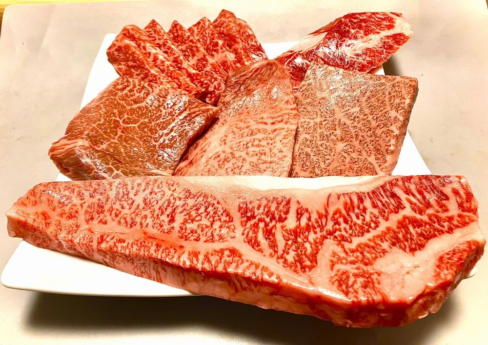 熟成佐賀牛専門店の華松。最高の肉質「5」等級および「4」等級・BMS「No.7」以上の佐賀牛をお楽しみください。