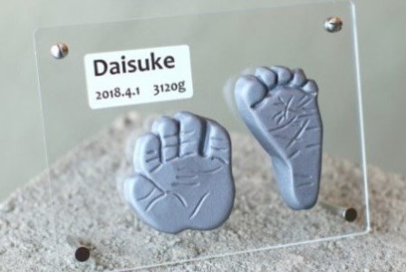 【大栄窯業】誕生記念の手足型瓦！！ 「はじめの一歩」