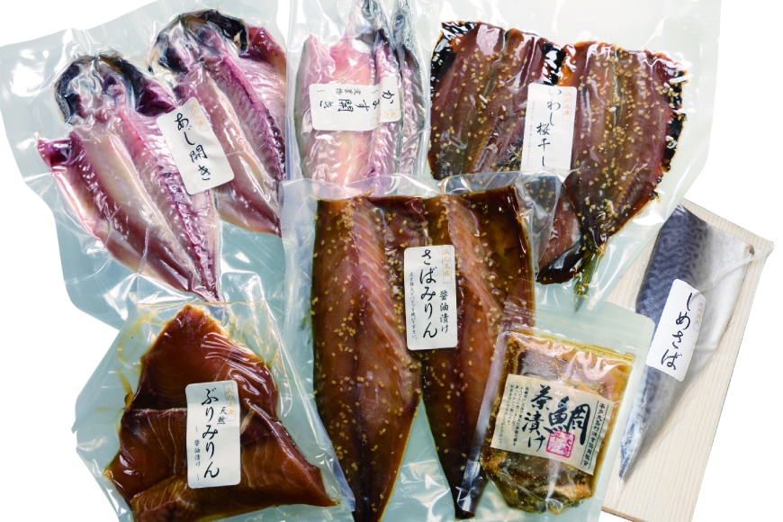 
                  魚 干物 干物 6種 & 鯛茶漬け セット 12回 定期便 [マルイ水産商事 長崎県 平戸市 hr42bgy420380] 干物 ひもの みりん干し 開き サバ アジ カマス イワシ ブリ 鯛茶漬け ギフト 生月島
                