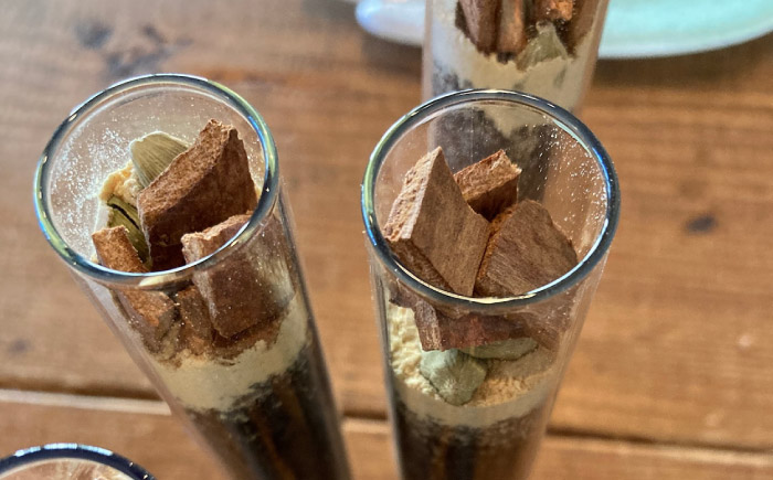季節のチャイミックス 5本セット ／ チャイ スパイス 自宅で簡単 ブレンド 飲料 茶葉 アッサム スターアニス シナモン カルダモン クローブ　 四国 愛媛県 内子町 【atochi】 [BKBS0