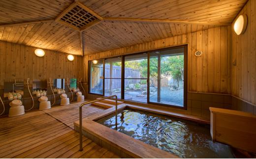 桧の香り漂う大浴場