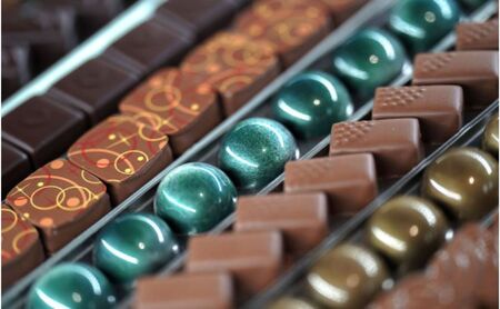 ボンボンショコラ5個(シャキーラ)&フェーブ80g（コイン状チョコレート）／NICOchocolaterie チョコレート チョコレート専門店 ボンボンショコラ スイーツ お菓子 贈答用 ギフト お取