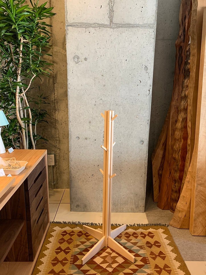 
            北欧調の木製ポールハンガー 100cm (メープル材) コートやカバン、帽子をオシャレに掛けられる♪｜コートハンガー ポールスタンド ハンガー 衣類収納 帽子掛け 洋服掛け 天然木 無垢材 一人暮らし コンパクト [0257]
          