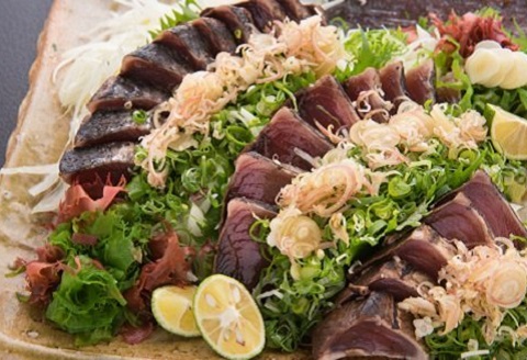 土佐沖 一本釣り かつお 藁焼き たたき〔食べきりサイズ ご家庭用 〕700g（100g×7個）［0987］