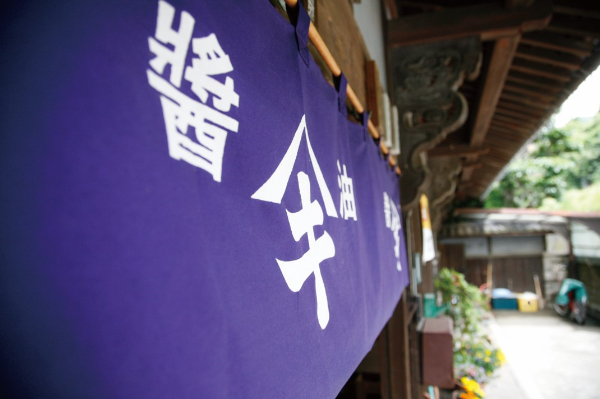 調味料 愛媛 閏木醤油（濃口、うす口、三歳醤油）3本セット 送料無料 三歳醤油 濃口醤油 薄口醤油 しょうゆ こいくち うすくち 老舗 伊予市｜B112