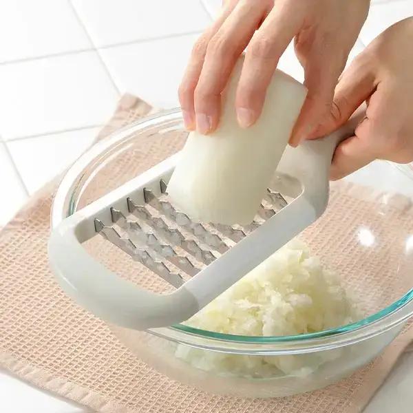 大根おろし器 ザクザク！ステンレスおにおろし おろし金 食洗器対応 [leye] 調理器具 便利おろし金 ステンレスキッチンおろし器 燕三条製 おろし器 キッチン用品 滑らかおろし金 【010P158