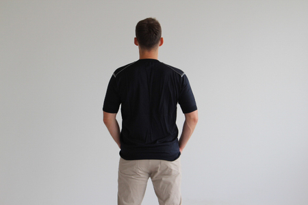 究極の贅沢シルク100%洗えるメンズ半袖Vガゼットデザインクルーネックニットウェア ネイビーMサイズ メンズ 有限会社アスリート