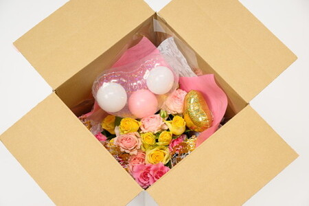 古河市三和産バラの花束（バルーン付き）｜ 花 フラワー 薔薇 ローズ 包装 ご家庭用 ギフト 記念日 誕生日 結婚記念日 送別 歓迎 イベント 発表会 卒業式 サプライズ お祝い プレゼント 贈答 贈