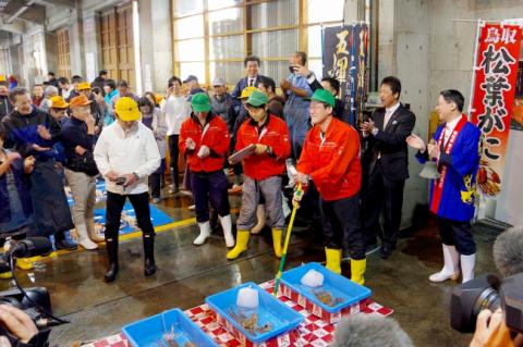 ＜お魚センターみくりや＞五輝星 松葉ガニ ボイル(大山ブランド会) とっとり松葉がに ズワイガニ 米子高島屋  200-AT8 0311