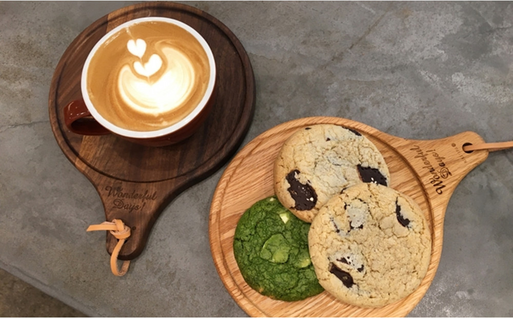 木製プレート ピザプレート バルーンカッティングボード【ブラウンオーク】