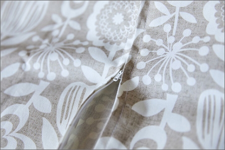 体に優しい天然繊維 手作り まる座布団 （同色柄のカバー付き）