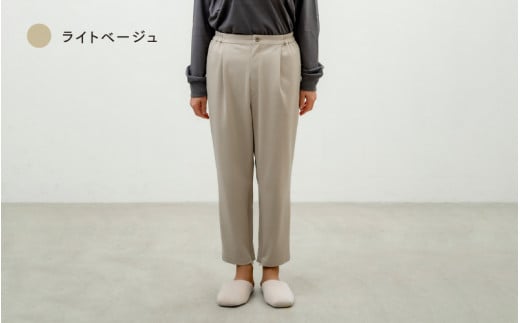 テーパードクロップドパンツ ライトベージュ L /シニアファッション レディースパンツ 大人コーデ 楽ちん 吸汗速乾 カラーパンツ 福井県鯖江市 [D-12302]