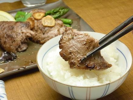 a15-521　まぐろ ほほ肉 2kg バター焼き 串焼き フライに！