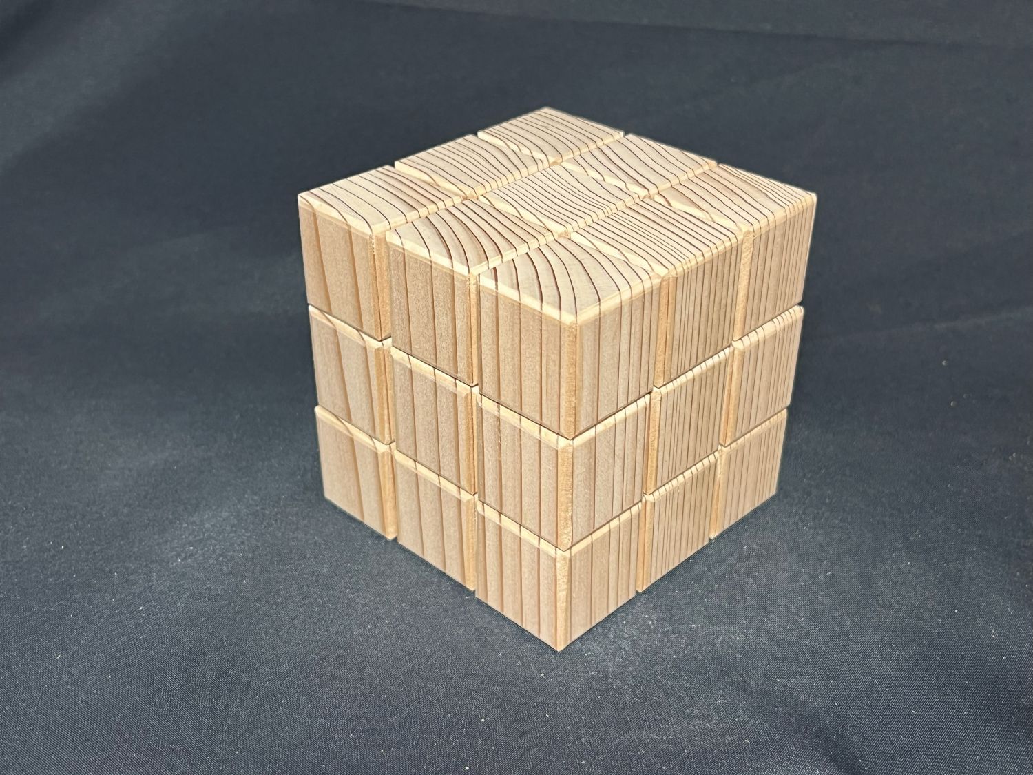 【ふるさと納税】1910 木目合わせ立体パズル　杉27P 木目 自然素材 SDGs 知育 玩具 集中力 脳トレ パズル キューブ 唯一無二 ひのき 杉 木材 無添加