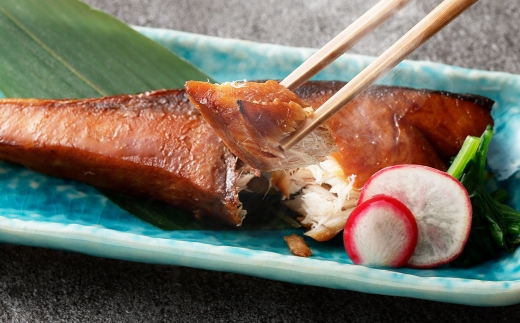 鰤照り焼き （ 約80g × 1個 ） 鰤 ぶり ブリ 魚 魚類 魚介 魚介類 照焼き 照り焼き 惣菜 おかず おつまみ 晩酌 酒の肴 簡単 手軽 食べきりサイズ 時短 電子レンジ 冷凍