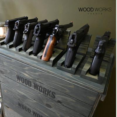 ふるさと納税 横手市 WOOD WORKS ハンドガンスタンド 5丁掛【ミリタリーグリーン】2個セット! |  | 02
