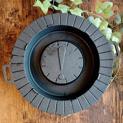 ふるさと納税 室蘭市 室蘭工業大学ものづくり基盤センター企画　特製深型ジンギスカン鍋と味付け豚肉セット |  | 02