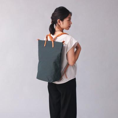 ふるさと納税 豊岡市 豊岡鞄　リュック　カーキ　TUTUMU books　(S2100　24-153)