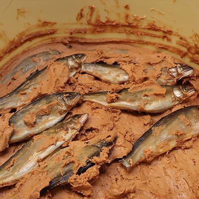 ふるさと納税 下呂市 【下呂肴魚】子持ち鮎の粕味噌漬け(1匹×4袋 計4匹)【料理茶屋浜木綿】【81-3】 |  | 03