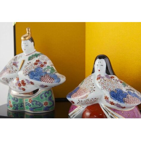 A130-26 有田焼【其泉】磁器製ひな人形 金屏風・木台付き 賞美堂本店_イメージ3