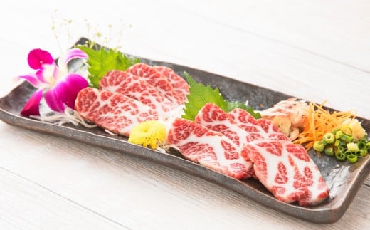 【桜屋】 大トロ 中トロ 馬刺し 各300g 食べ比べ 計600g （専用醤油付き150ml×1本） 馬肉 お肉 馬刺 霜降り 赤身 希少部位 しょうゆ 冷凍 熊本県 熊本市