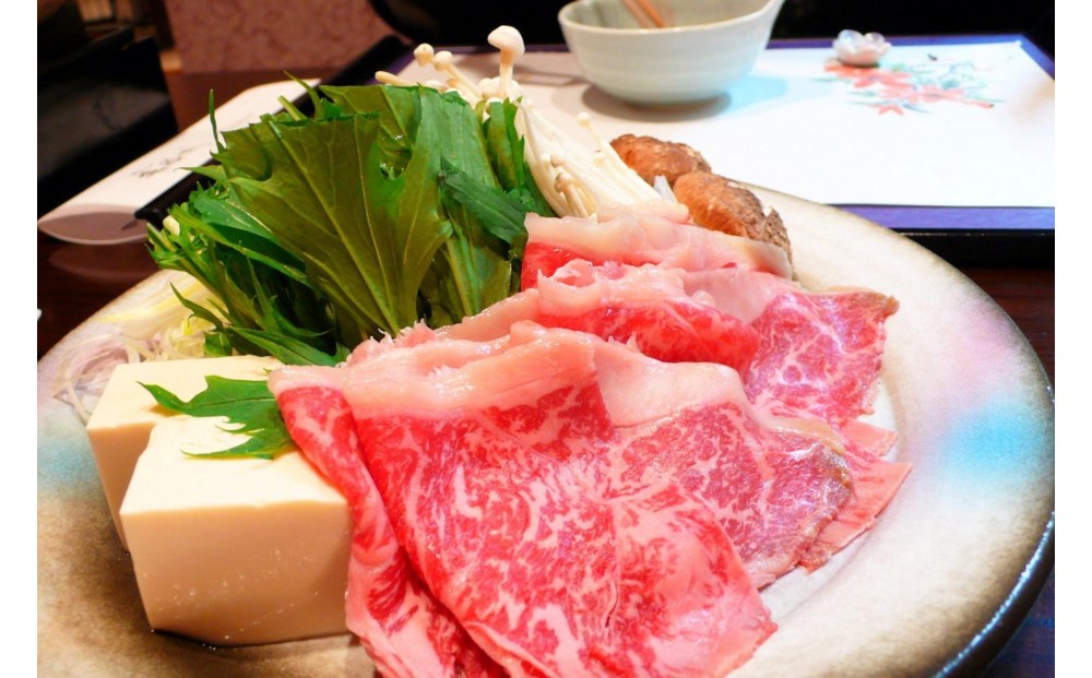 
                  ◆実生庵の黒毛和牛近江牛【A5等級】桐箱入 赤身モモ すきやき用 500g 冷蔵
                