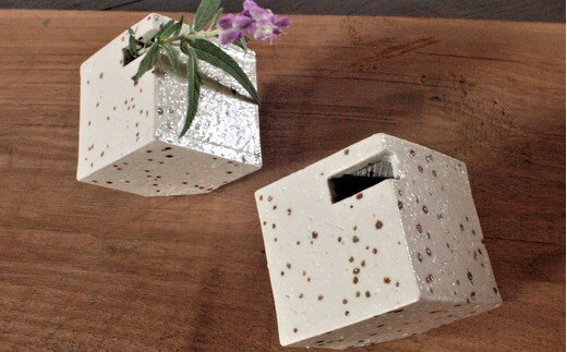 花器 キューブ(小) 白 【一輪挿し 手作り 陶器 オブジェ インテリア 癒し 贈り物】(H038124)