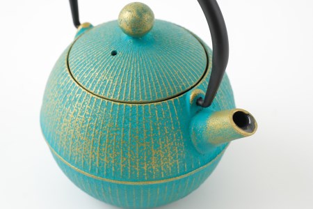 【ご注文頂いてから６カ月以内発送予定】南部鉄器 急須 手まり(ターコイズゴールド) 0.5L 【及春鋳造所 作】 伝統工芸品 キッチン用品 食器 日用品 雑貨[Y0078]