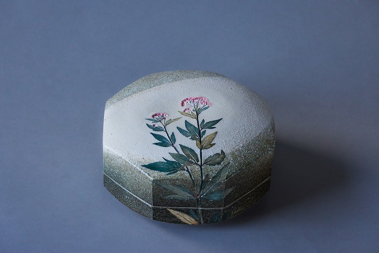 
            23-199　網田蒼土窯　藤袴花文喰籠(ふじばかまもんじきろう)　共箱　熊本県伝統的工芸品
          