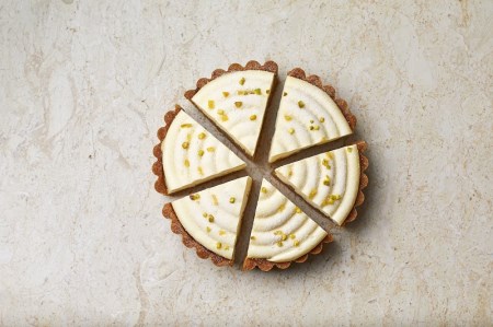 ヴィーガンケーキ　クレーム・タルト・オ・シトロン(カット済）　お菓子 タルト ケーキ ヴィーガン 乳 卵 不使用 カット バレンタインデー ホワイトデー 母の日 父の日