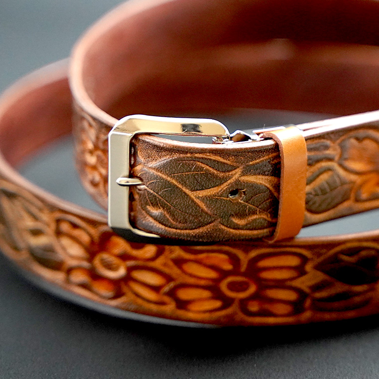 【数量限定】牛革ベルト （花柄・焦茶かすれ染め） 【太さ30mm / 厚さ3.7mm / Mサイズ(110cm)】 牛革 牛 革 皮 ベルト 手作り ハンドメイド 花柄 [BE021ya-M]
