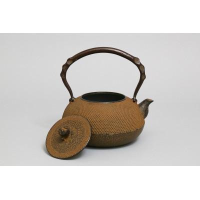 ふるさと納税 奥州市 南部鉄器 鉄瓶 宝珠アラレ 1.4L 【伝統工芸士 及川喜徳 作】 [Y0024] |  | 02