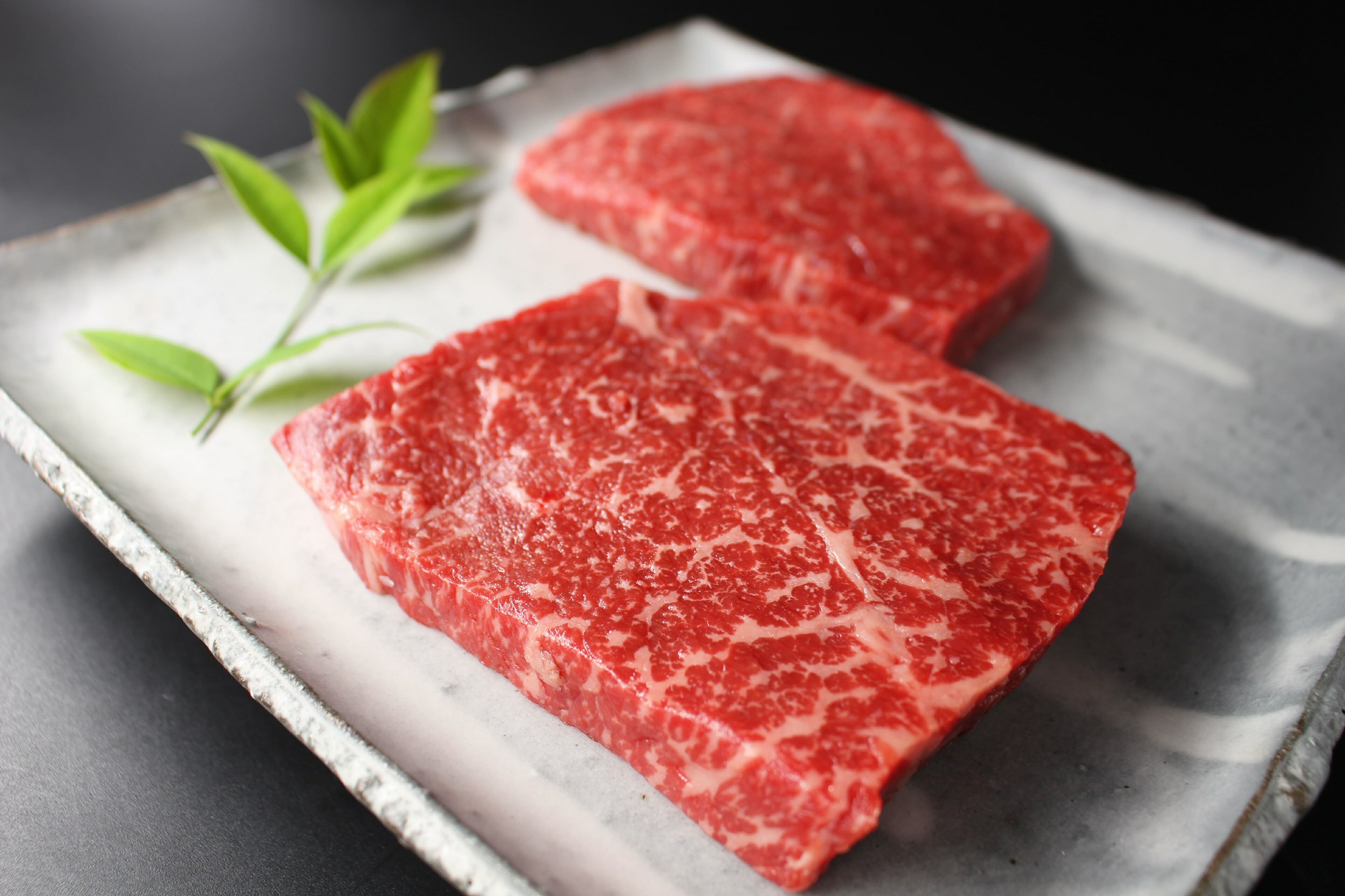 【ふるさと納税】特選 近江牛 赤身 ステーキ【200g×2枚】 牛肉 美味しい ブランド牛 高級 人気 国産 楽天 寄付 返礼品 お歳暮 ギフト プレゼント お祝い 贈り物 ふるさと納税 近江 東近江 E-E10 株式会社びわこフード(近江牛専門店 万葉)