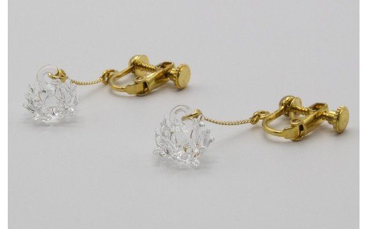 HARIO イヤリング「シロツメクサ」シリーズ［HAP-C-005E］_BD88｜耐熱 ガラス アクセサリー ハリオ ランプワークファクトリー 職人 繊細 フォーマル カジュアル きれいめ おしゃれ 