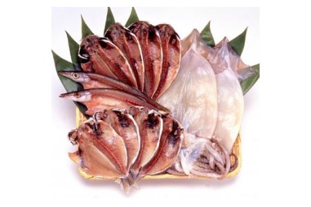 小田原ひもの詰合せ s45【惣菜 魚 干物 ひもの お取り寄せ 御中元 お中元 お歳暮 父の日 母の日 贈り物 家庭用 自宅用 贈答品 贈答用 ギフト 定番 朝食 朝ごはん 国産 中あじ、中かます、中金目鯛  神奈川県 小田原市 ひもの ひもの ひもの ひもの ひもの】