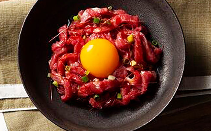【12回定期便】 国産 馬刺し ユッケ 計200g （50g×4パック）【有限会社スイートサプライなかぞの】 [ZBV050]