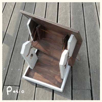 ふるさと納税 小牧市 エイジングアンティーク調 三角屋根のバードフィーダー　鳥 エサ台 餌台[161P04] |  | 01