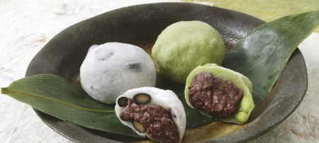 北海道・十勝産の豆を使用した風味豊かな枝豆大福&黒豆大福(粒あん)24個セット[G1-1C]