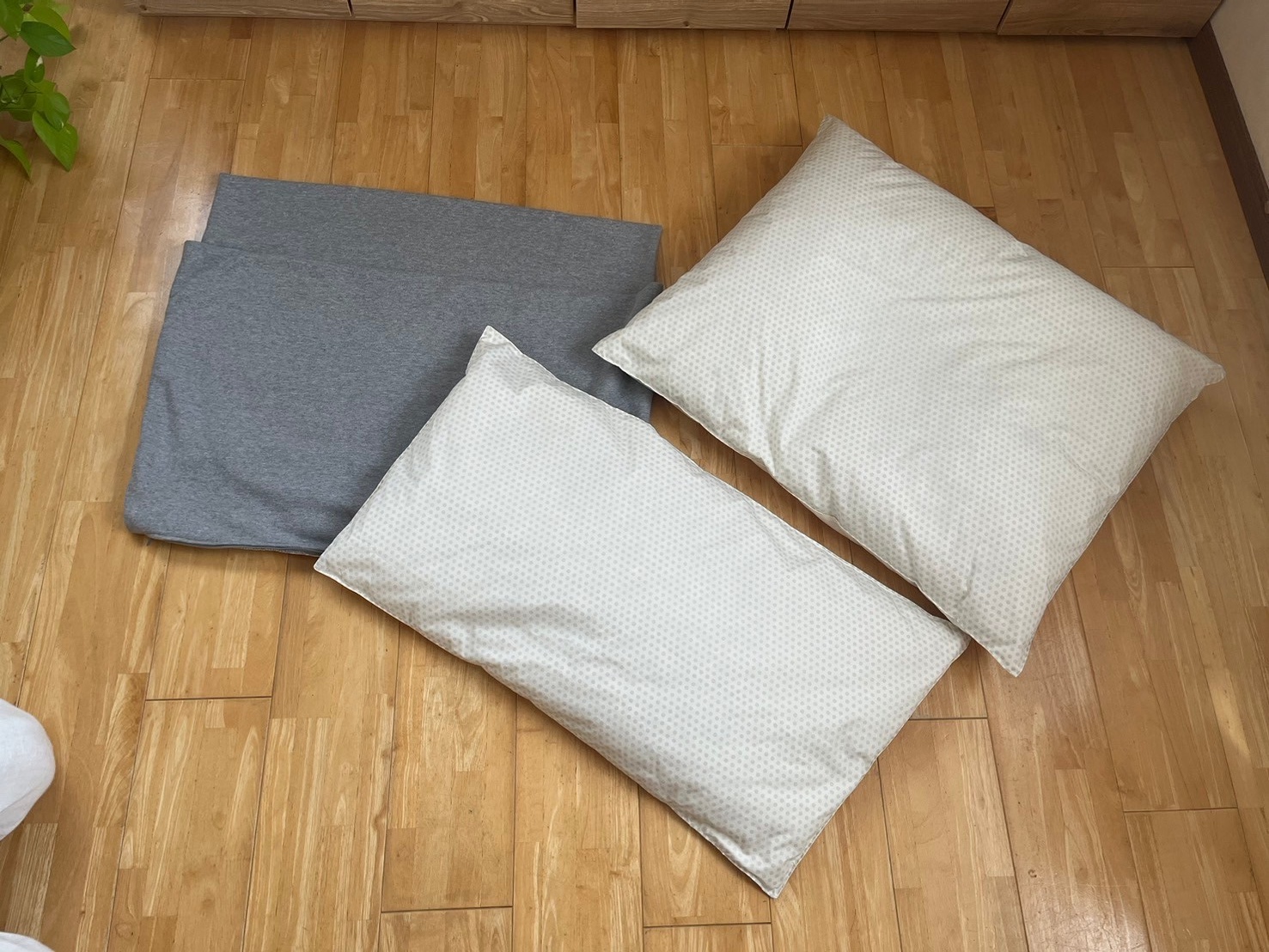 【ふとん屋が考えた】ドーム型 とろけるペット羽毛クッション 天然鉱石配合 犬 猫 ペットベッド ペットクッション 犬や猫が大好き!! H162-038