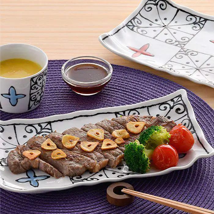 【波佐見焼】教会シリーズ市松十字唐草 プレート ミニカップ 赤・青 セット 食器 皿 【大新窯】 [DC20]  波佐見焼